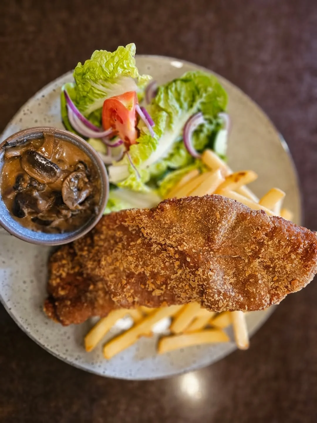 Schnitty lovers, assemble! 🍗🔥 
It&rsquo;s 2‑for‑1 schnitzels TONIGHT at the Southwark Hotel.
Double the crunch, double the gravy, double the good times.
Grab your mates and get in early 😎