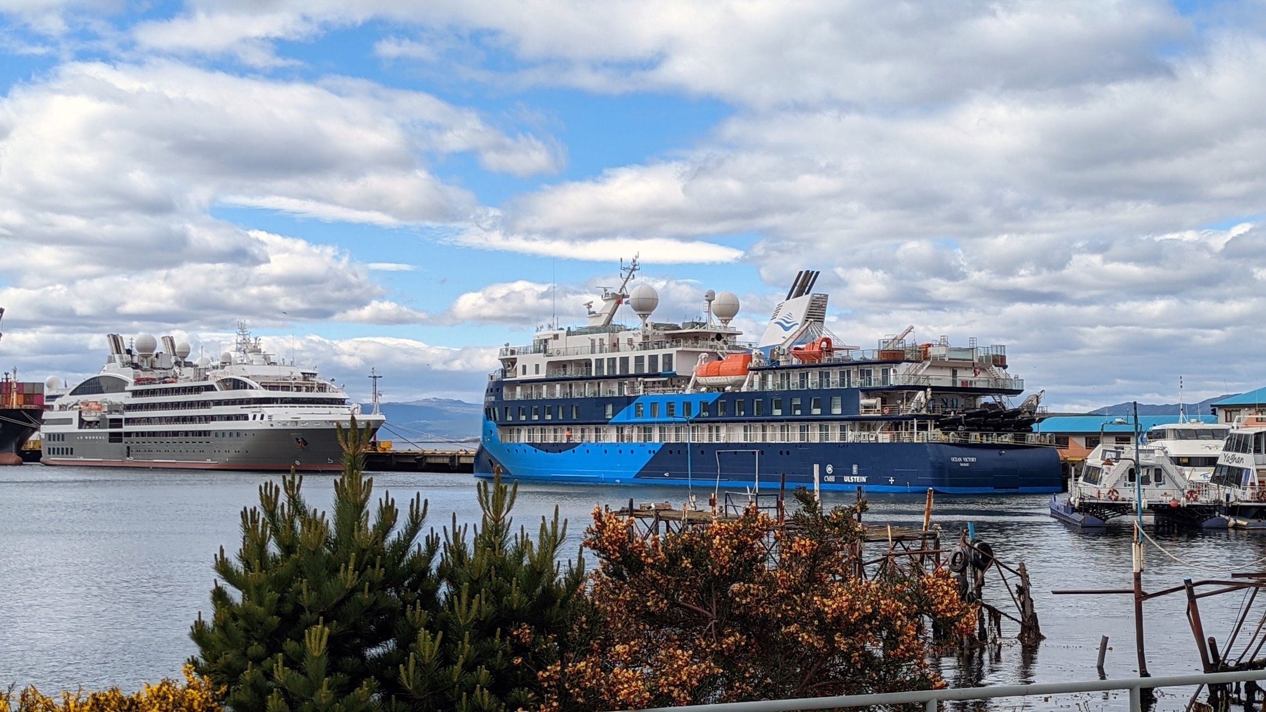 ships docked ushuaia.jpg
