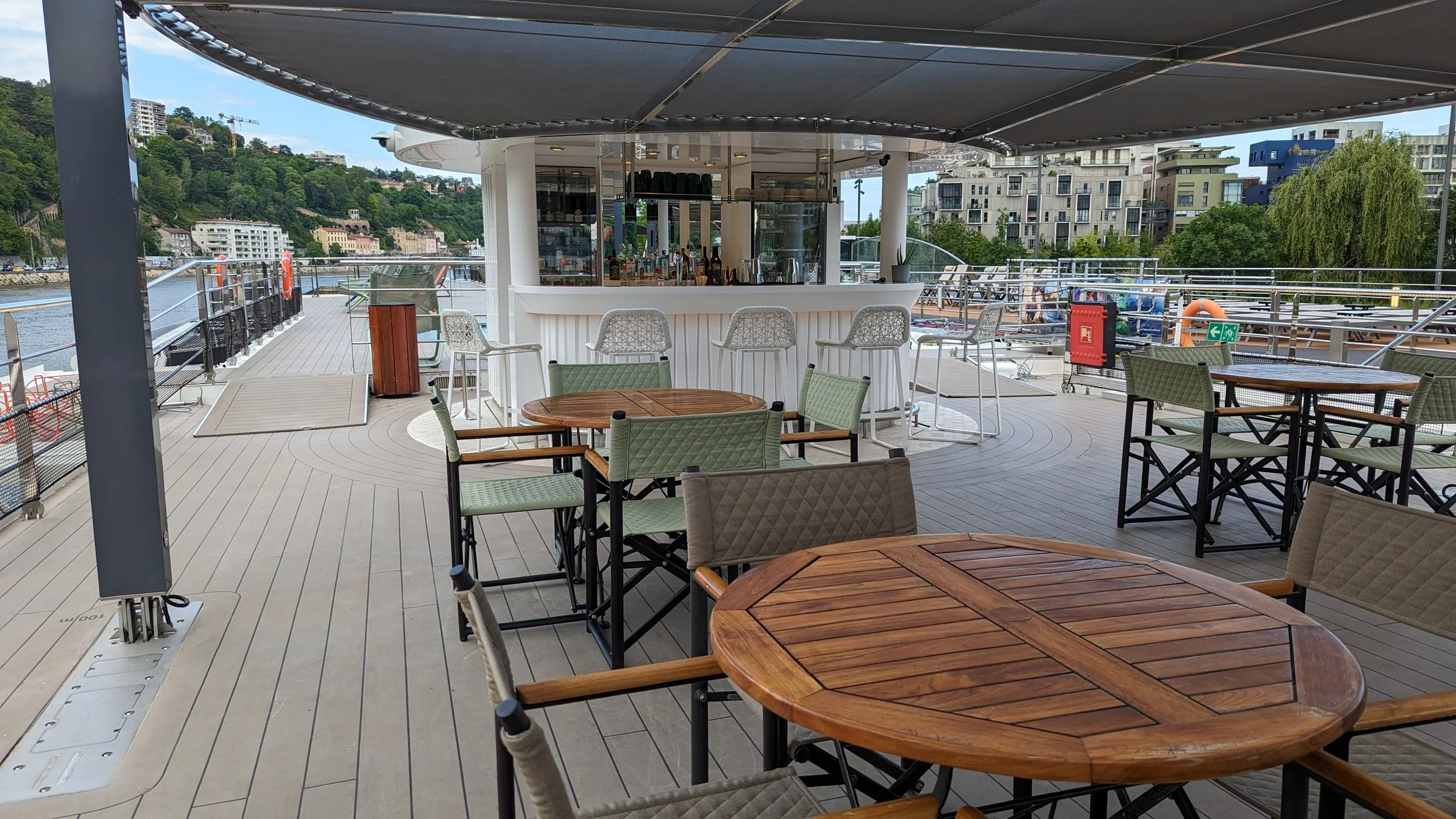 Vista Bar on Riverside Ravel