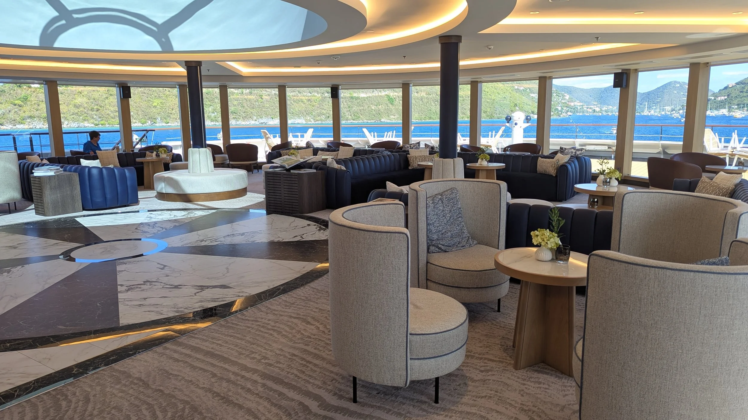 Star Seeker Yacht Club Lounge