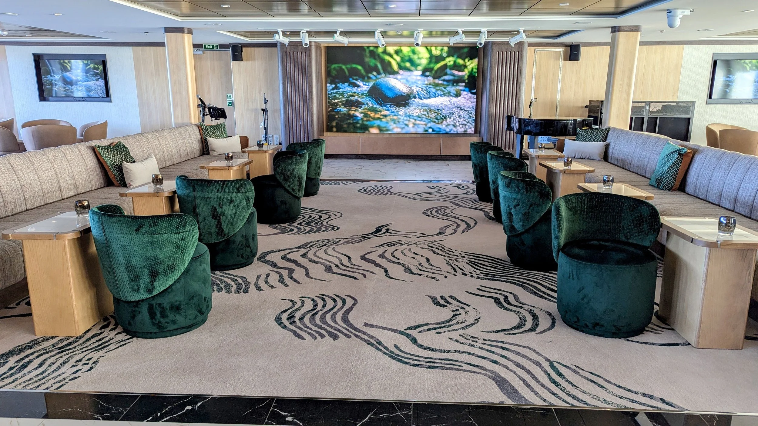 The Lounge on Windstar Star Seeker