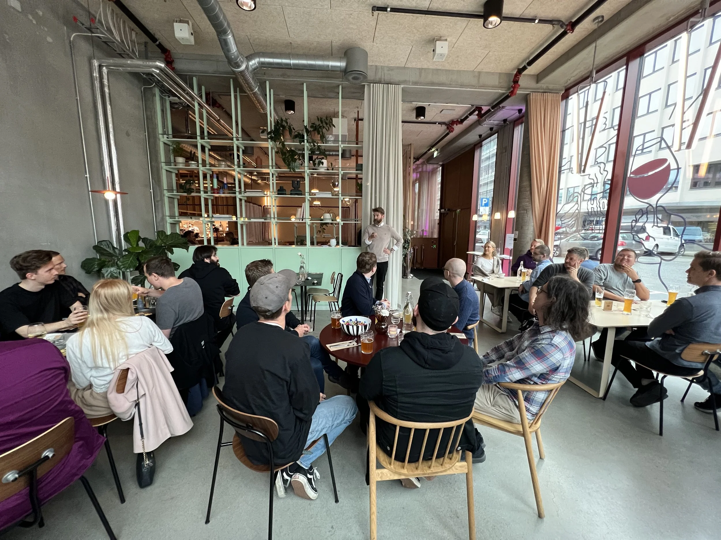 Etterlengta møteplass med   Tech beer