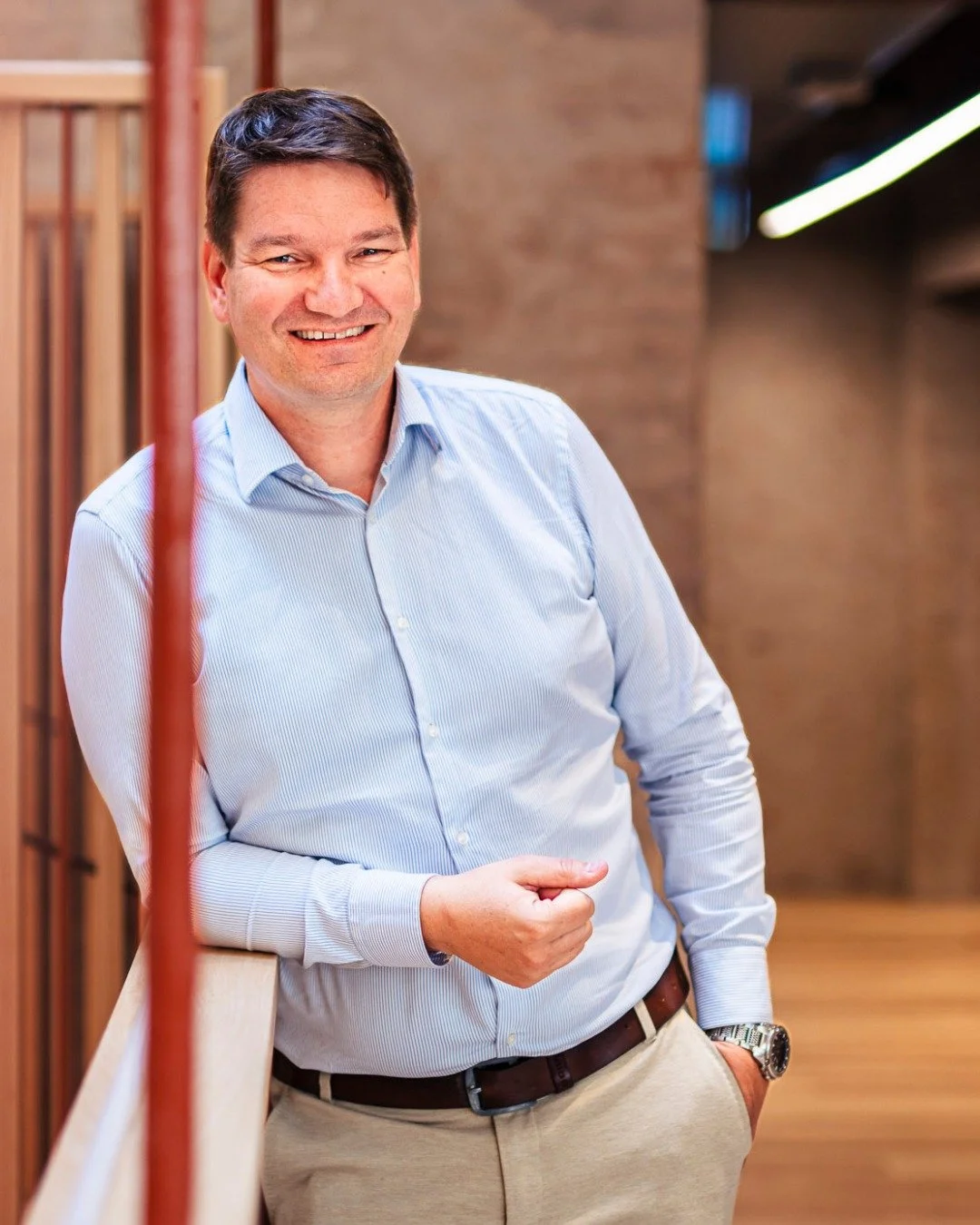 Demokrati i algoritmenes tid 🧠✨
Når algoritmene bestemmer hva vi ser - hvem bestemmer egentlig hva vi tror på?
Under årets kick-off møter du Sølve Kuraas Karlsen fra @faktisk.no, som har viet jobben sin til å