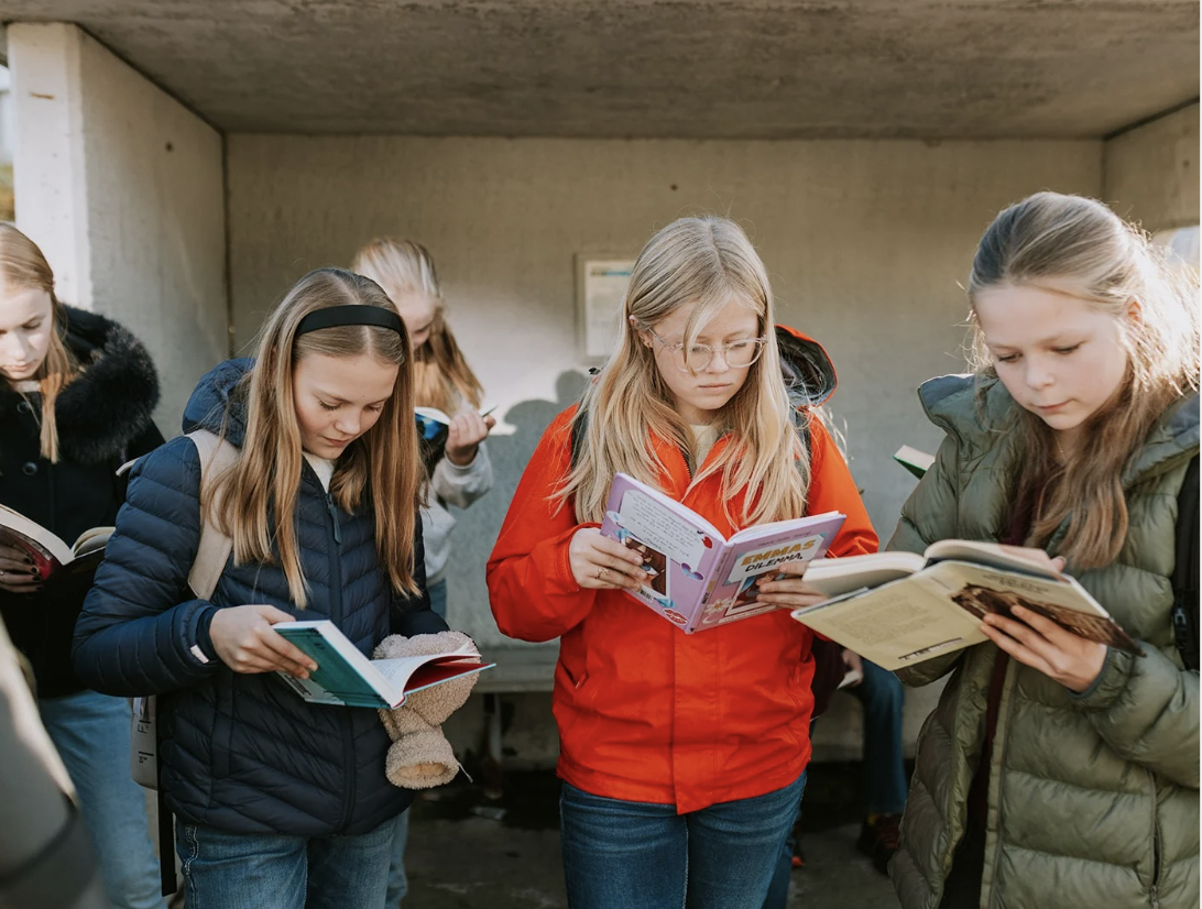 Silent reading flashmob