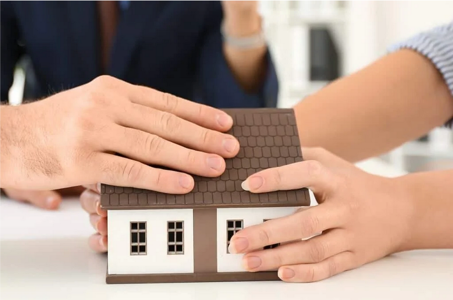 How to Navigate Your Divorce Settlement Options in Oregon Related to the House