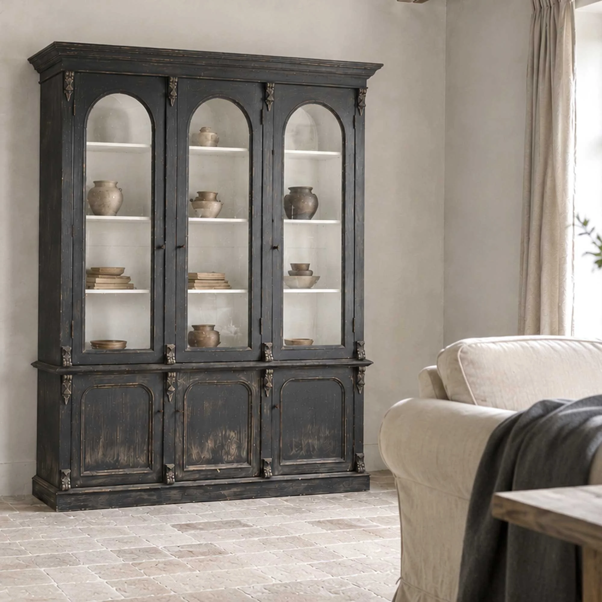 Vitrinenschrank in schwarz