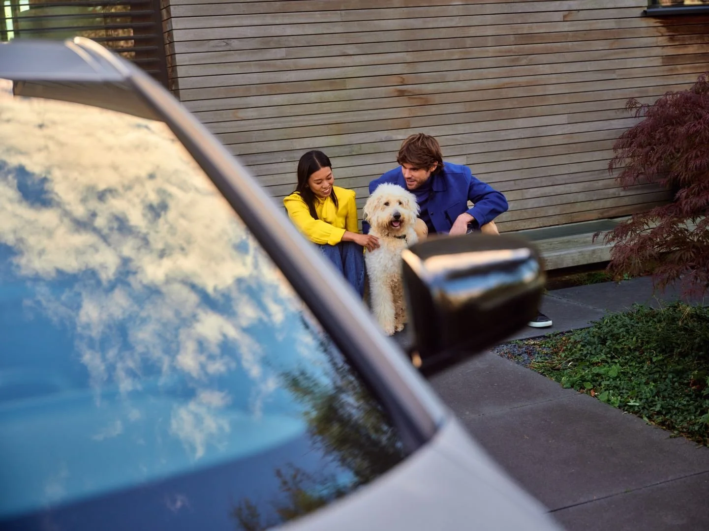 Couple cuddling their dog at home, Athlon Car Lease shoot in Amsterdam