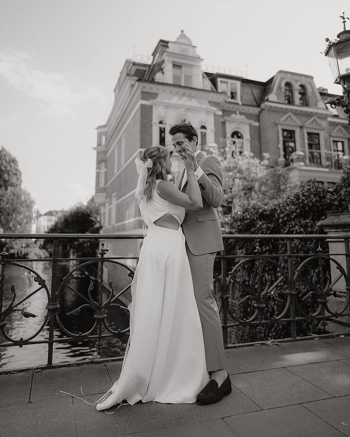 Full of love 🤍

#hamburghochzeit #civilwedding #civilweddingdress #hochzeitsfotografhamburg #hamburgwedding #hamburgweddingphotographer #hamburgweddingphotography #belovedweddingstories #classyweddingphotography #classyweddingphotography