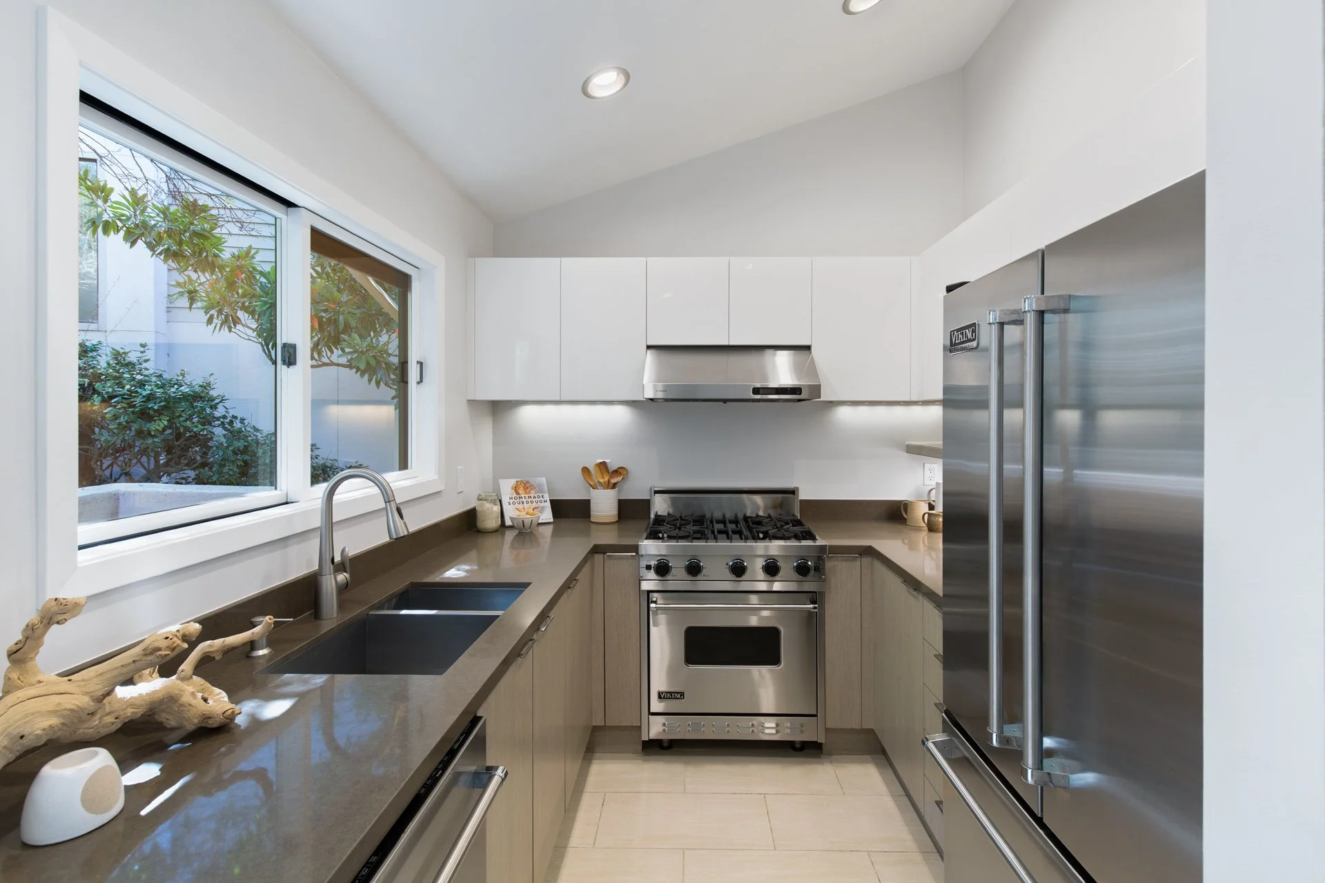 25_Captains_Cove_Oakland_CA_94618_Web_MLS_72ppi-20.jpg
