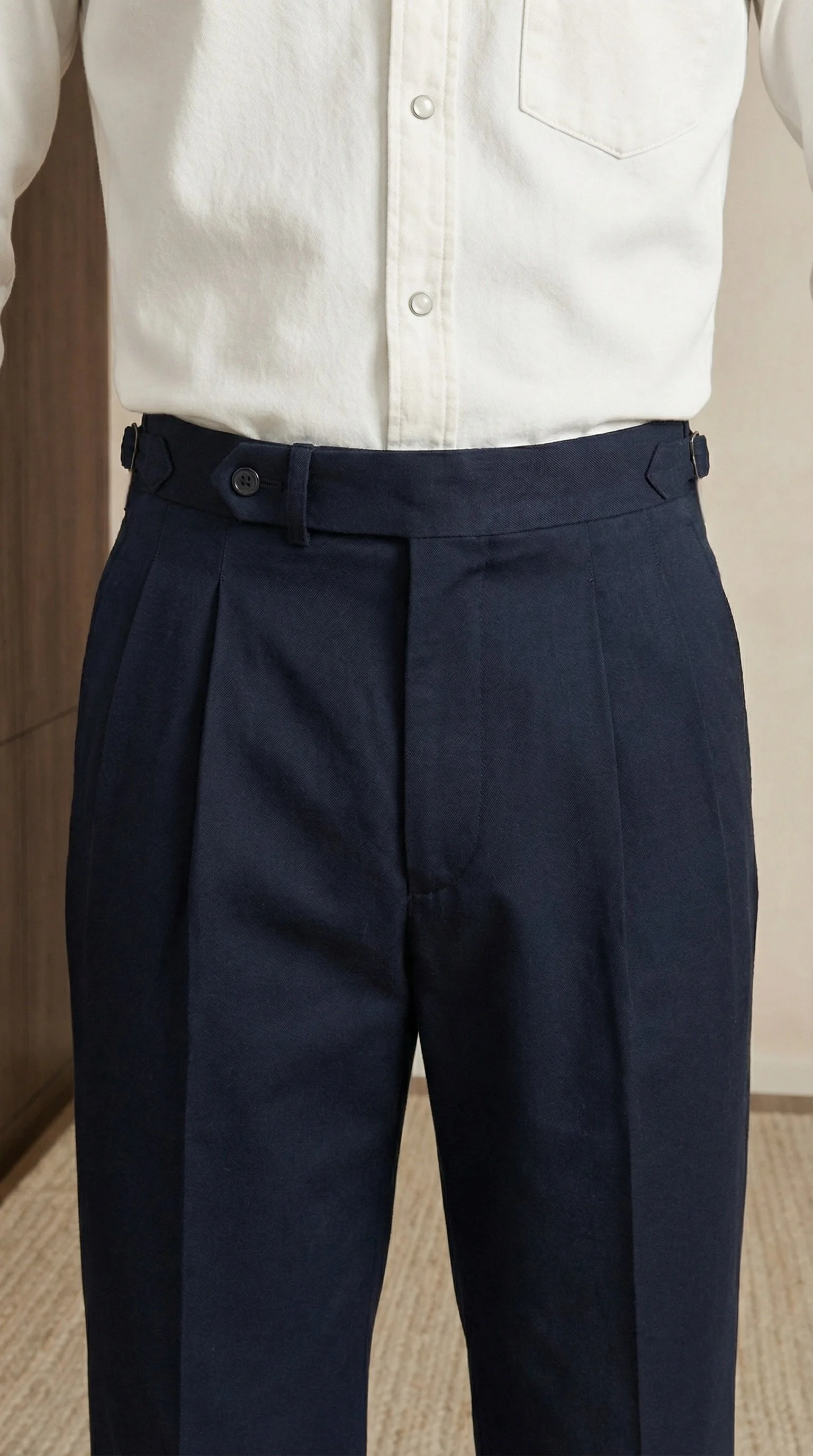 Pantalon en coton bleu marine à ajusteurs