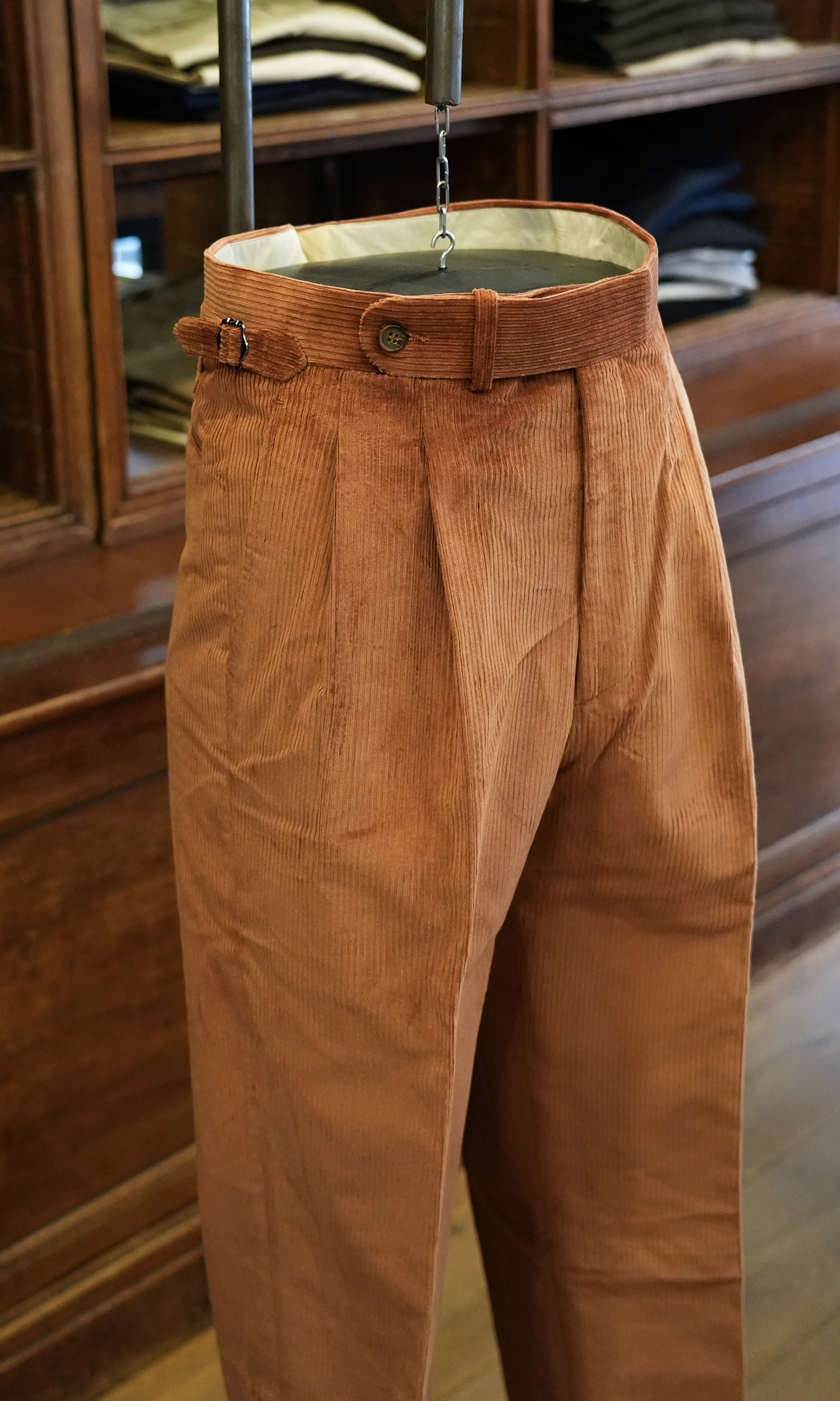 Pantalon ajusteurs en velours terracotta