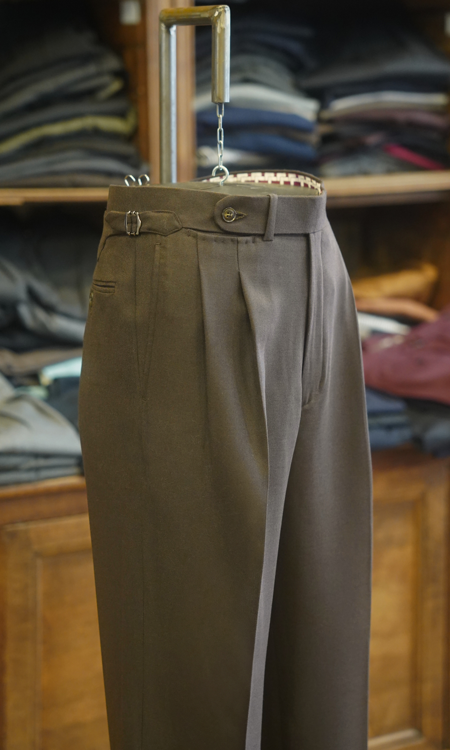 Pantalon greire en laine à ajusteurs