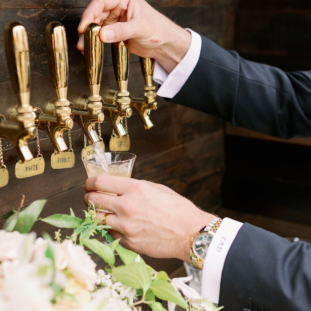 We love this interactive rental from @buzzworthy_bubbles 😍 

It&rsquo;s the perfect touch to your reception for your guests to enjoy! Grab beer, wine, or some bubbly to get the party started! 

Visit our website to see what your reception could lo