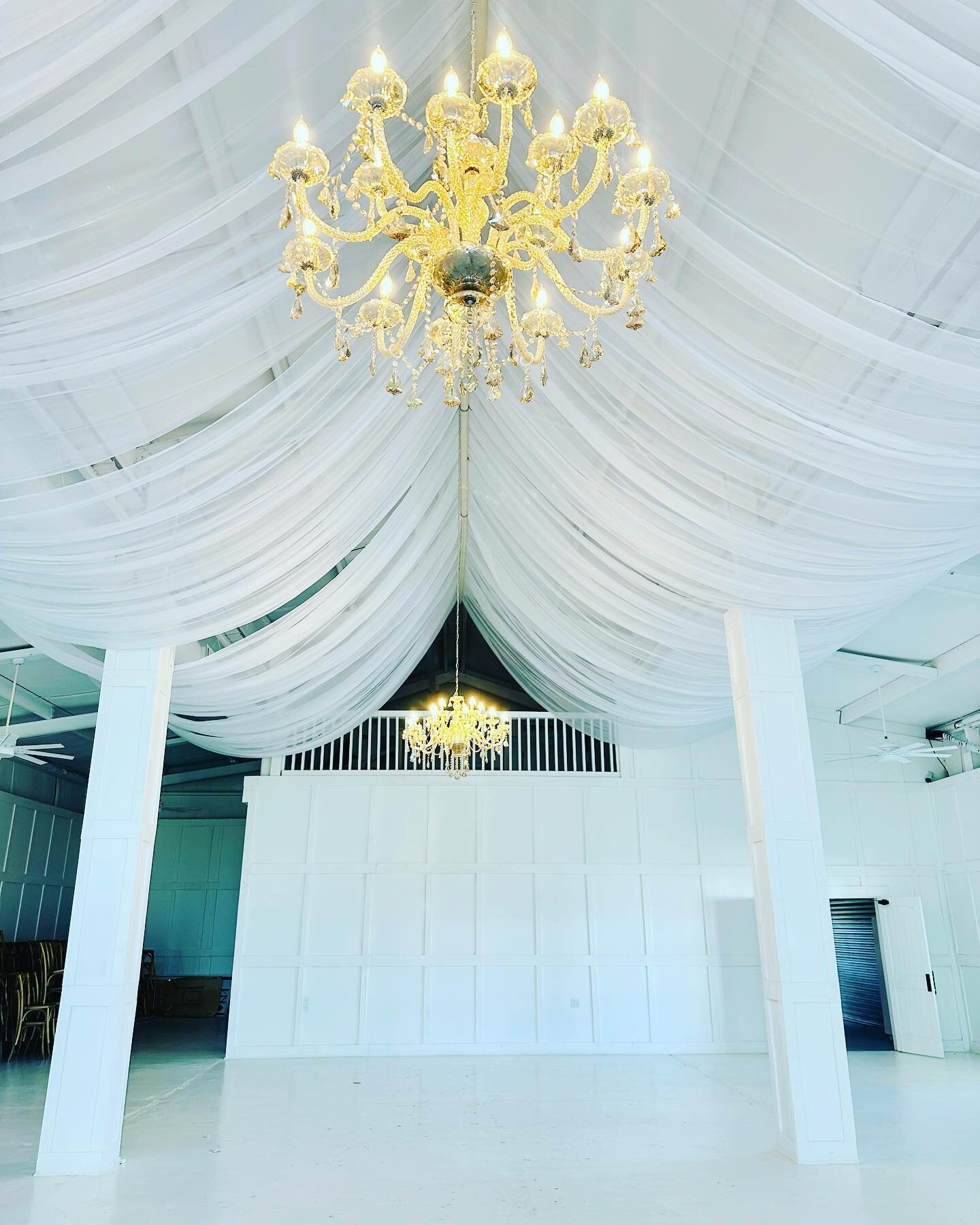 Are you looking for an elegant venue? 

We have white walls, white doors, white ceilings, AND white floors! Peep the soft touch we just added to our ceilings. 🤍

What are you waiting for? Head over to our website to schedule a tour now!

www.thegrac