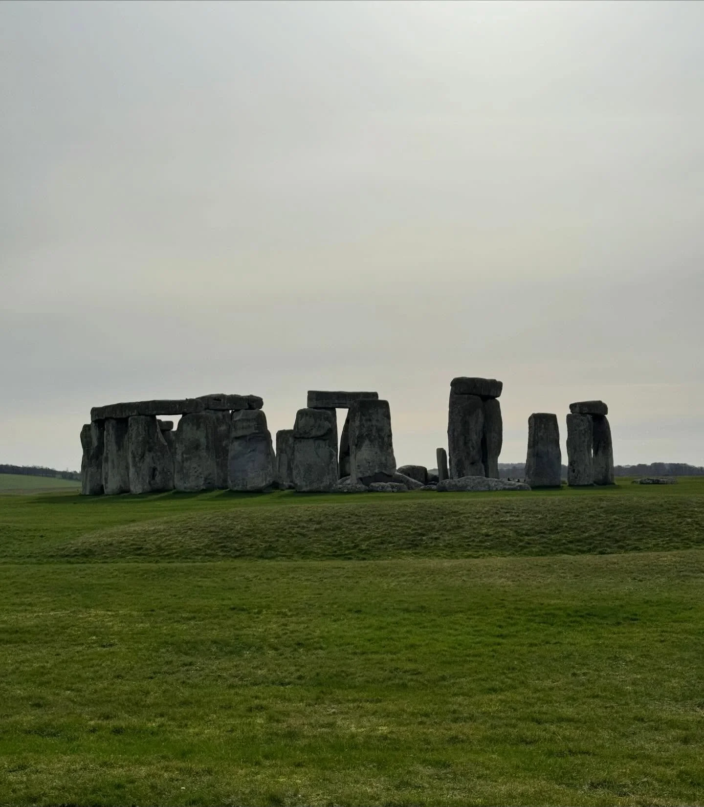 Stonehenge 

A prehistoric temple with stones aligned with the movements of the sun

A masterpiece of engineering 5000 years old 

Hard to fathom the work involved to create this monument
.
.
.
#uk🇬🇧 #stonehenge #justgo #useyourpassport 
@selectede