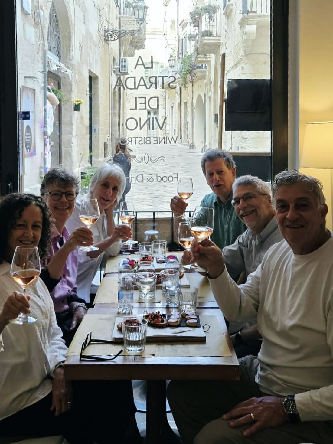 Tuesday afternoon @lastradadelvinowinebistrot in Lecce for some wine &lsquo;research!&rsquo;
Wine tastes so much better in Italy🇮🇹
📷 credit @ylenia_sambati_ 
.
.
.
#italy #puglia #lecce #italianwines #vacationwine #golocal #offthebeatenpath #findi