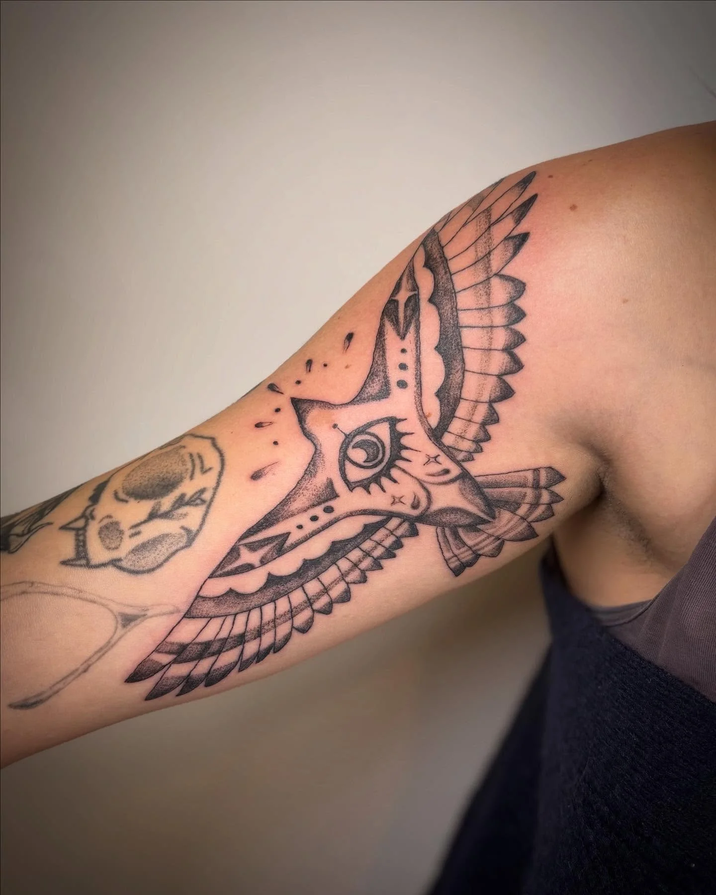 A messenger from the spirit world and guide for the souls ✨ 

Loved creating and tattooing this hawk design for my client as she steps into her next chapter in Maui! 

The head of the design somehow landed right on a little heart shaped birth mark 💛