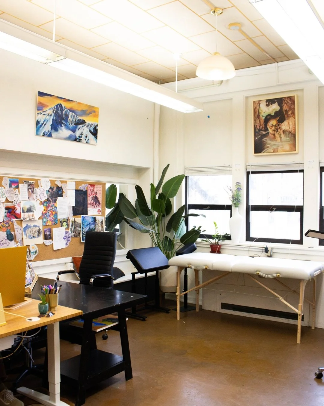 111 S Grand Ave #5 has never looked so good.

Located in the already art filled and talent bursting building we know and love as the Emerson, I&rsquo;m busy playing with art and poking people. This is where the process of art is welcomed, the messy m