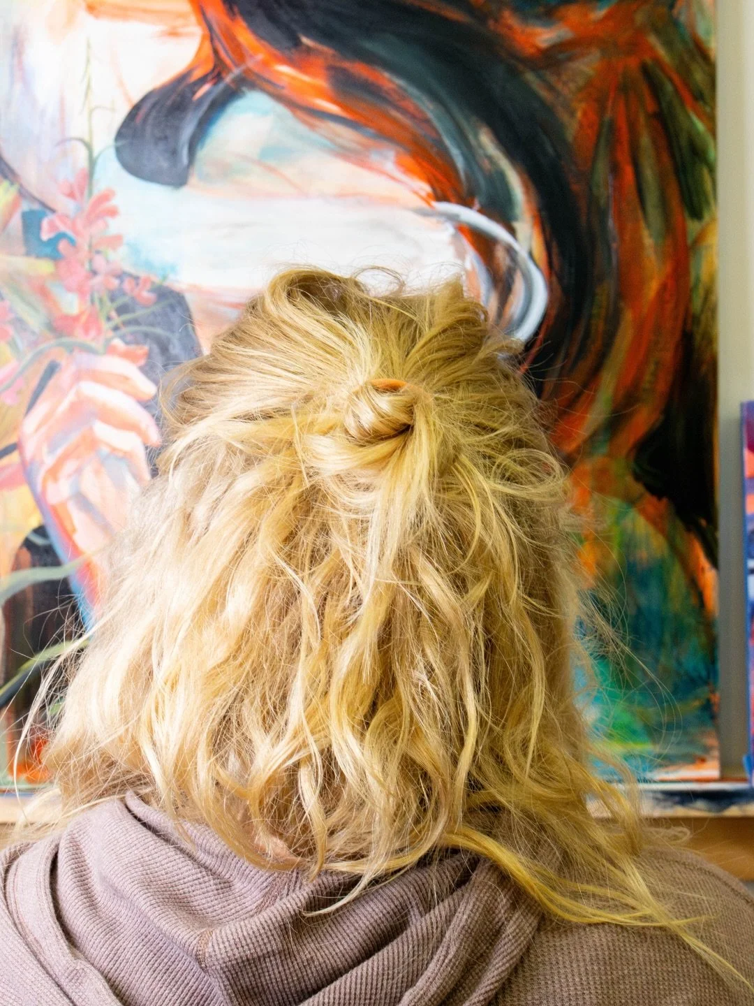 Lately, my inspiration has been loud in the best way.
Bold colors. Lines that move instead of behaving. Shapes that feel alive.

I keep coming back to the strength of femininity in nature, not delicate, not quiet, but expansive. Rivers that carve can