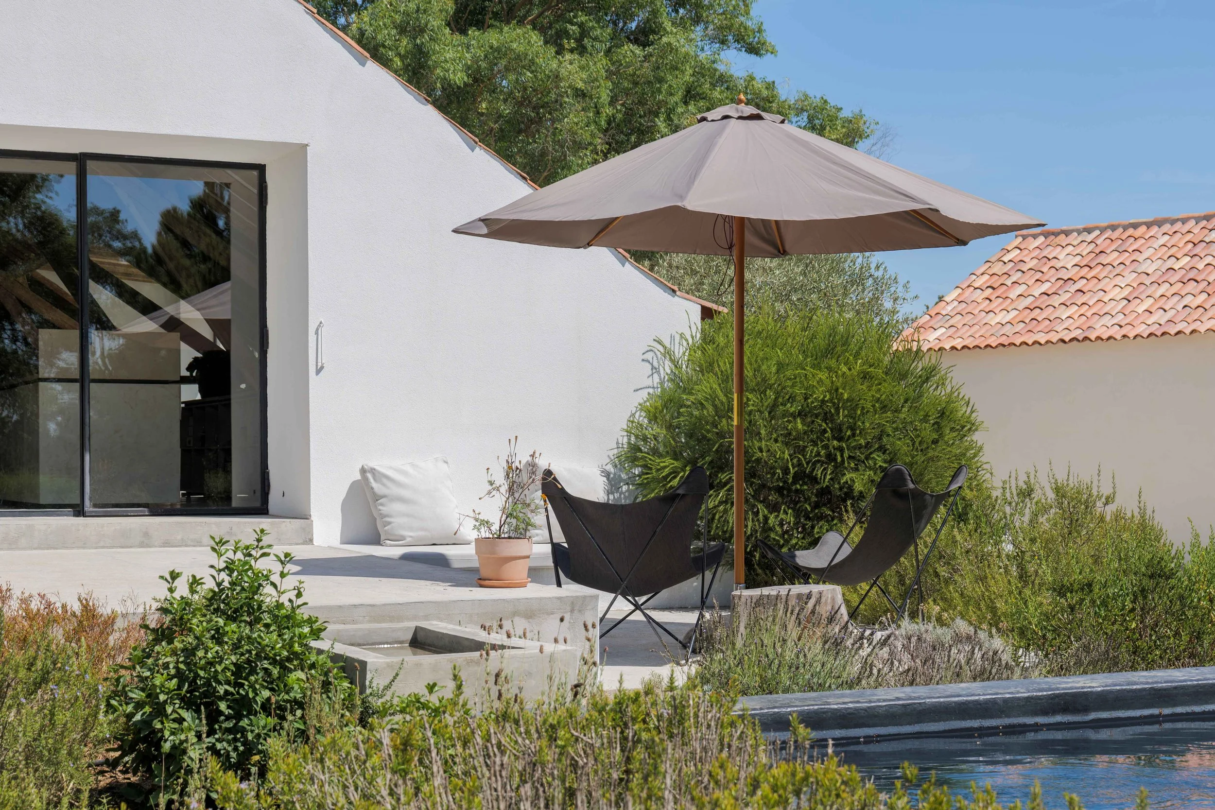 Mannaz_PoolArea_6.jpg