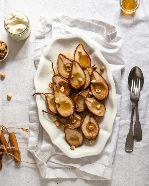 Zuckersüße Winter Birne aus dem Backofen