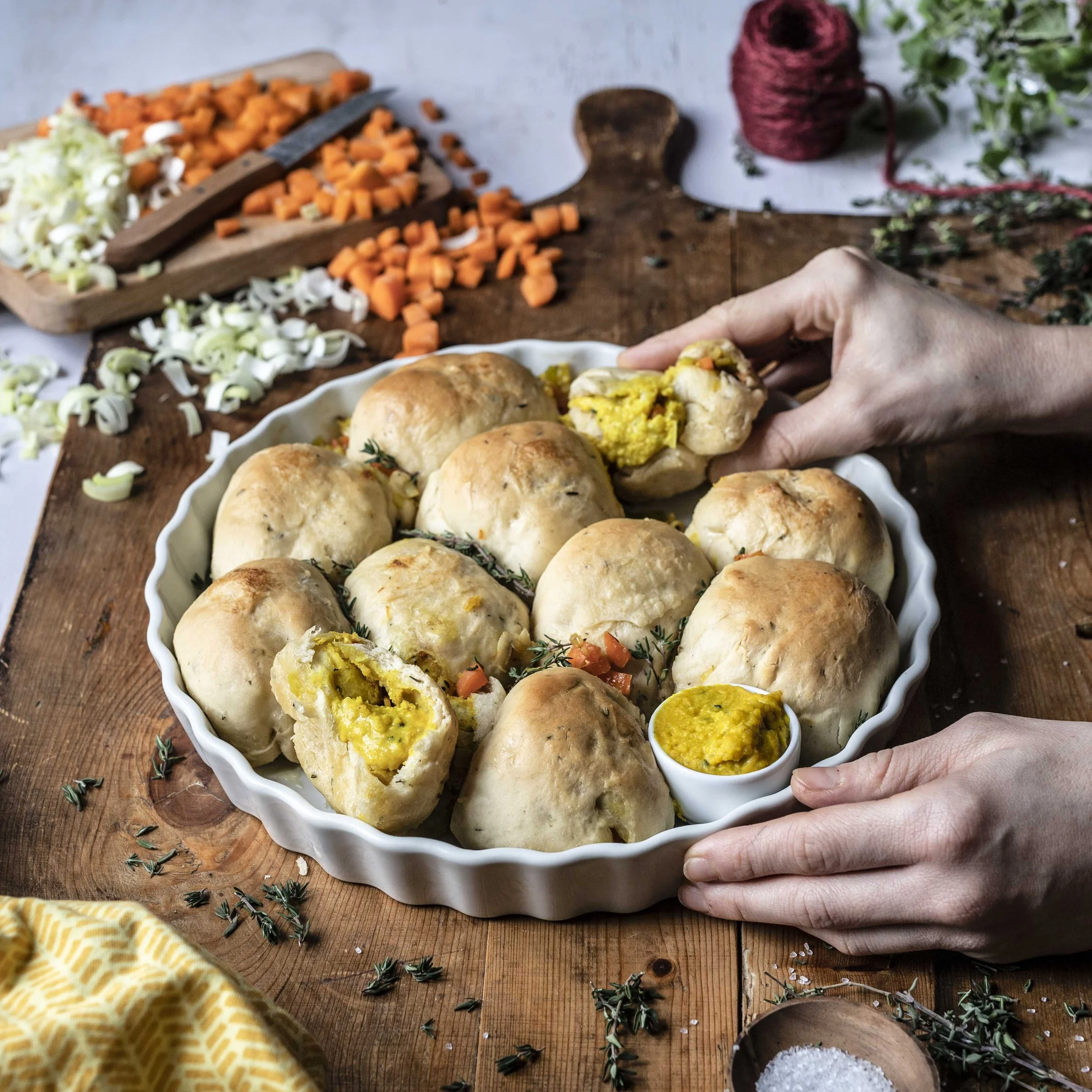 Fluffige Buchteln mit Gemüsefüllung (vegan)