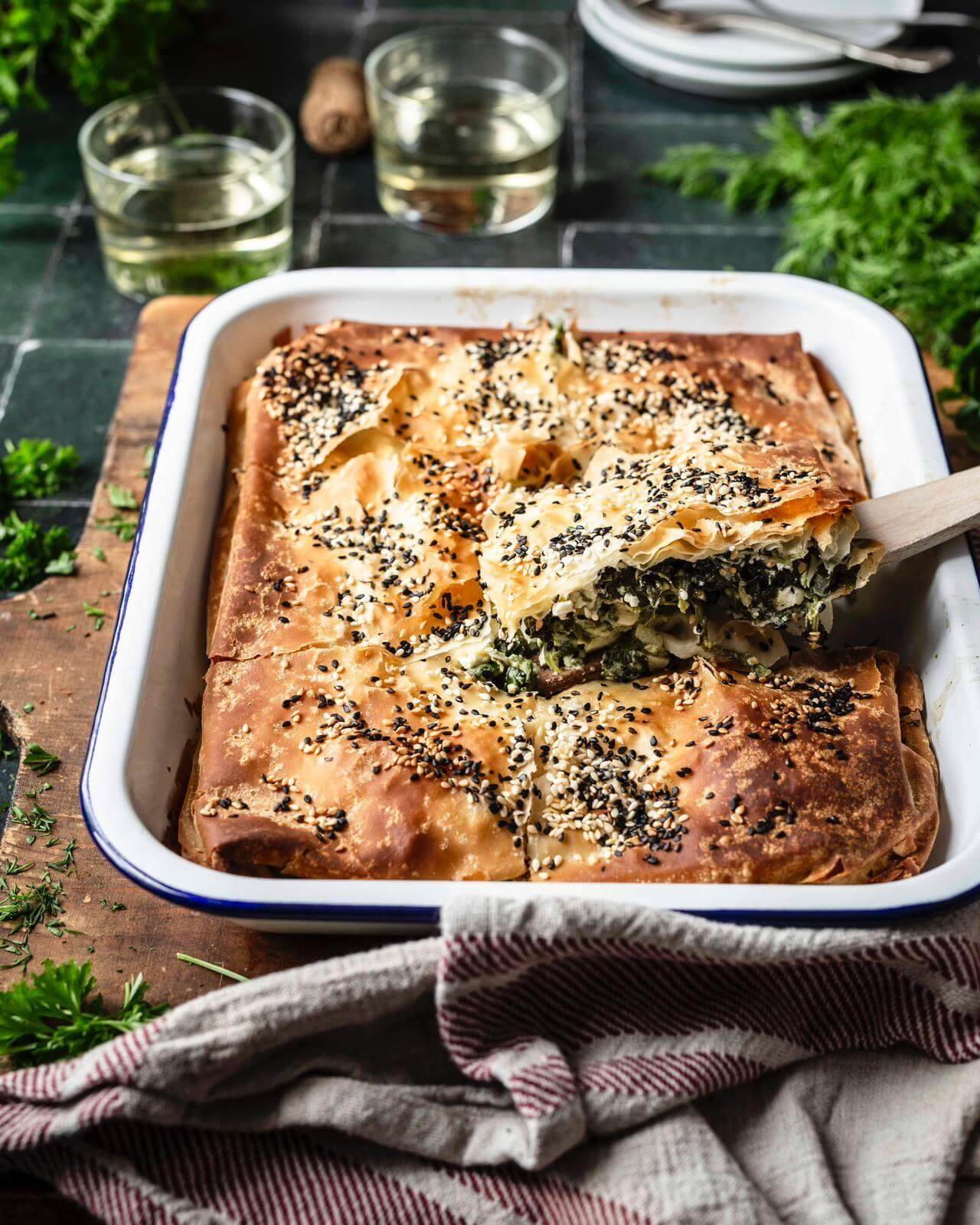 Spanakopita - Griechischer Spinatkuchen mit Filo Teig