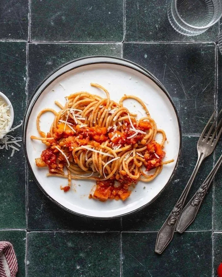 Rote Linsen Bolognese mit Kürbis