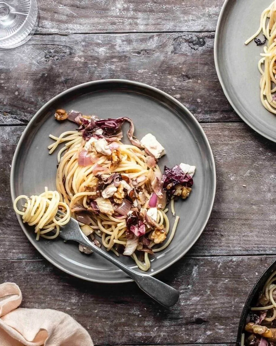 Pasta mit Radicchio, Feta und Walnüssen