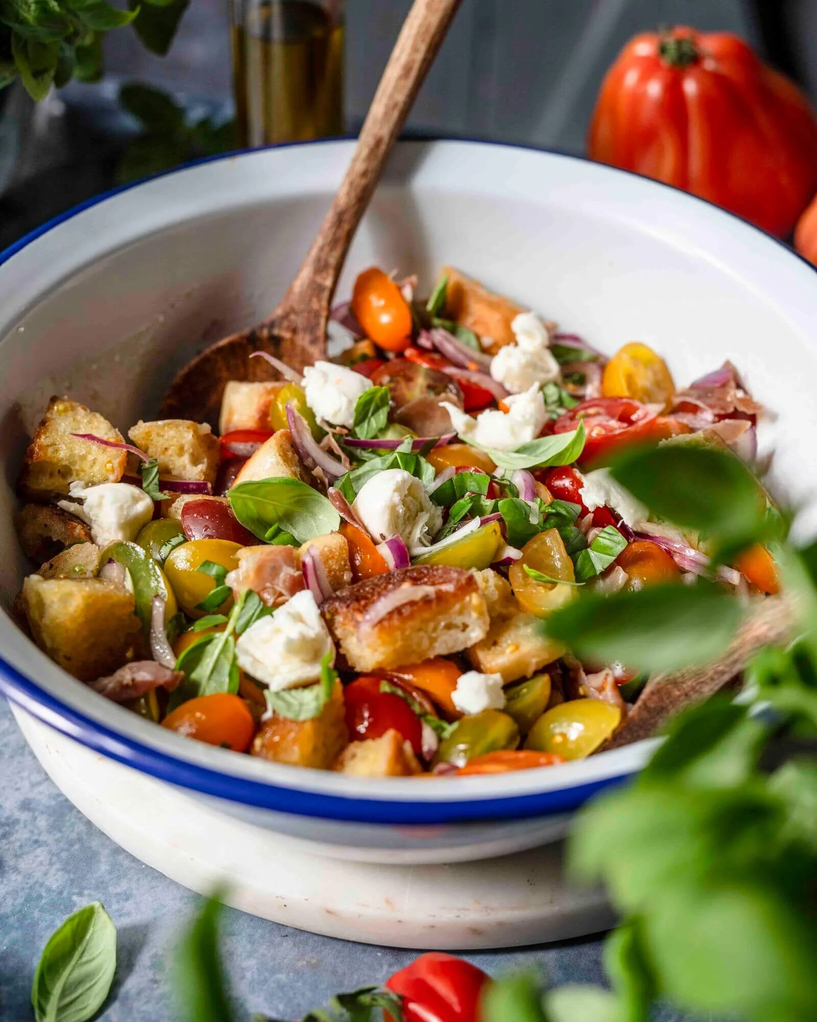 Panzanella - Toskanischer Brotsalat mit Tomaten
