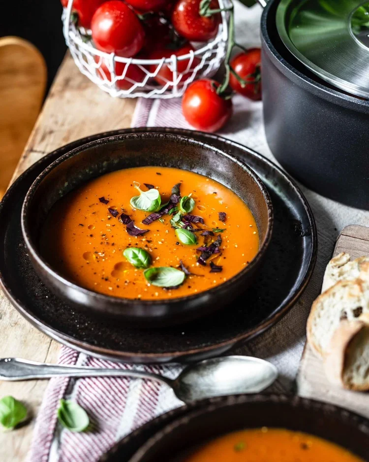 Italienische Tomatensuppe aus frischen Tomaten - Klara & Ida Italienische Tomatensuppe aus frischen Tomaten - Klara & Ida