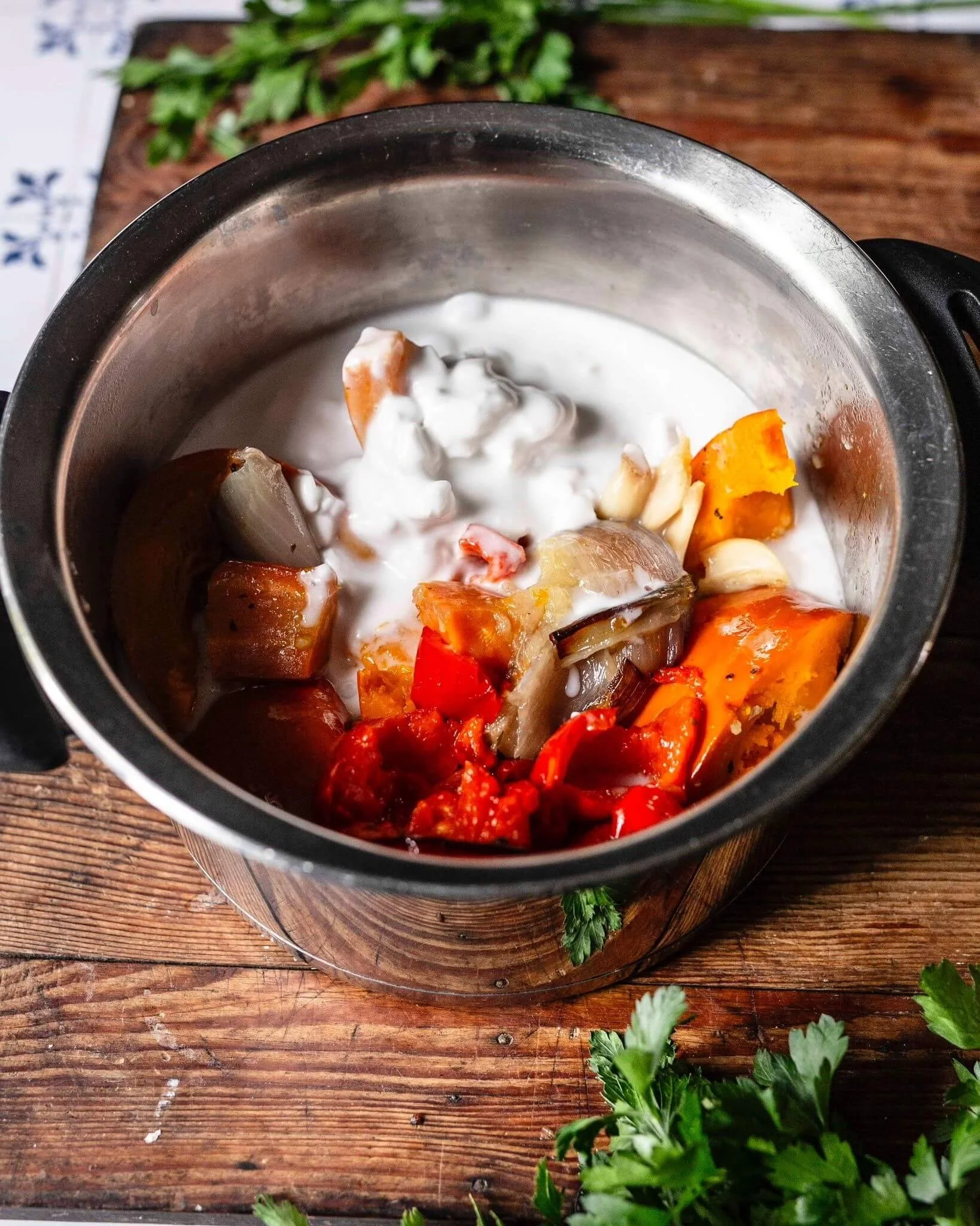 Kürbissuppe aus dem Ofen mit Apfel und Möhre - Klara &amp; Ida