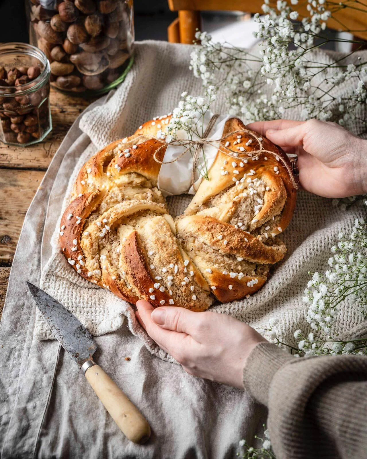 Fluffiger Hefezopf mit Nussfüllung - Klara &amp; Ida