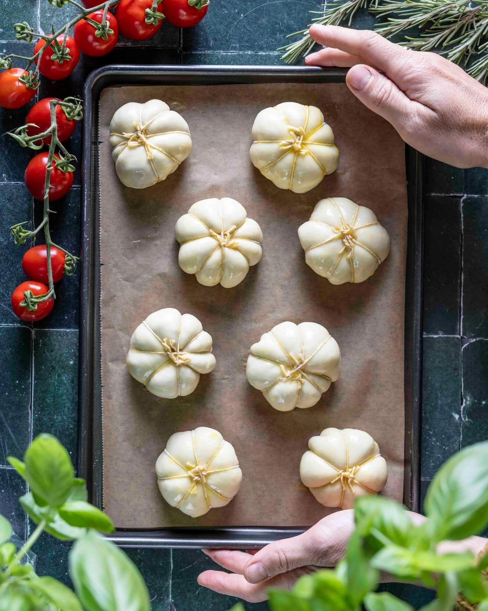 Pizzabrötchen Kürbisform