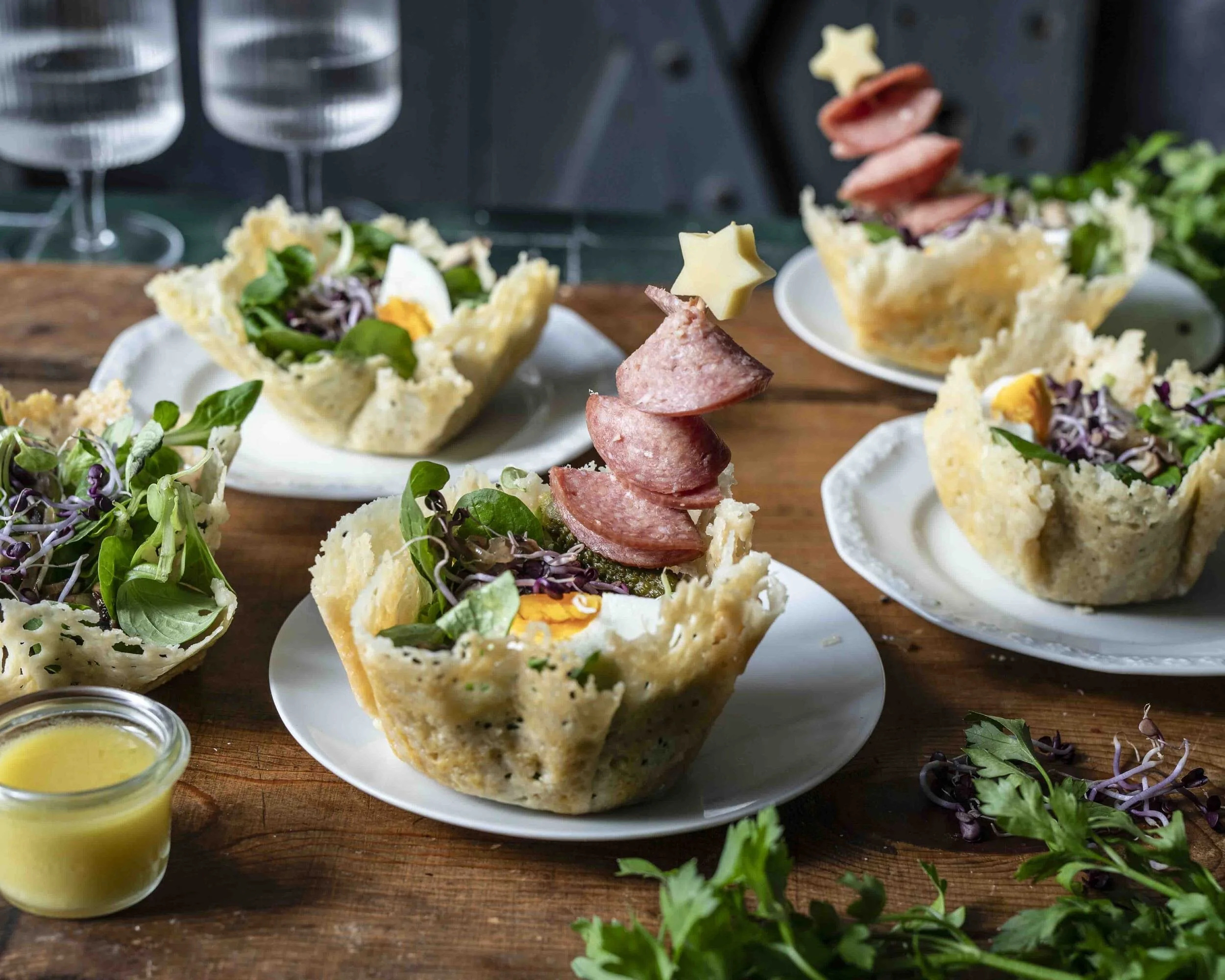 Parmesan Körbchen mit Feldsalat