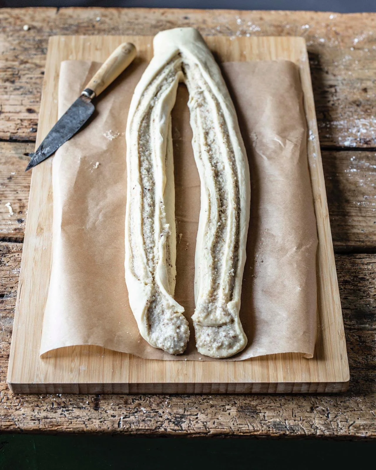 Fluffiger Hefezopf mit Nussfüllung - Klara &amp; Ida