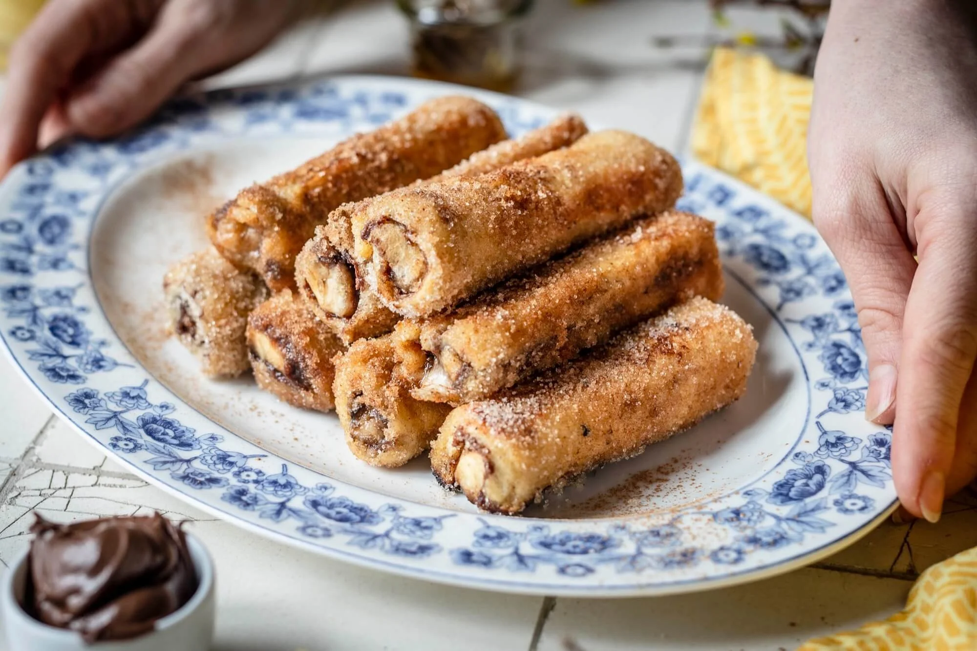 French Toast Roll Ups mit Banane und Nuss-Nougat-Creme - Klara &amp; Ida