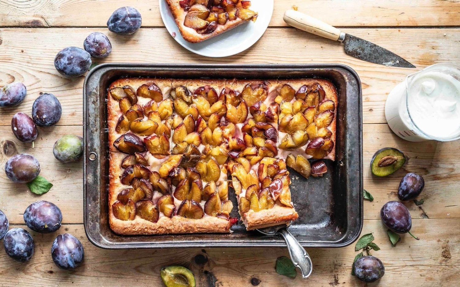 Zwetschgenkuchen vom Blech mit Quark Öl Teig - Klara &amp; Ida