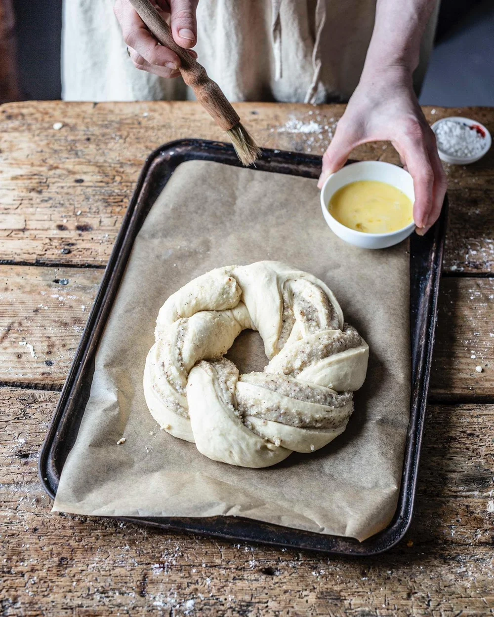 Fluffiger Hefezopf mit Nussfüllung - Klara &amp; Ida