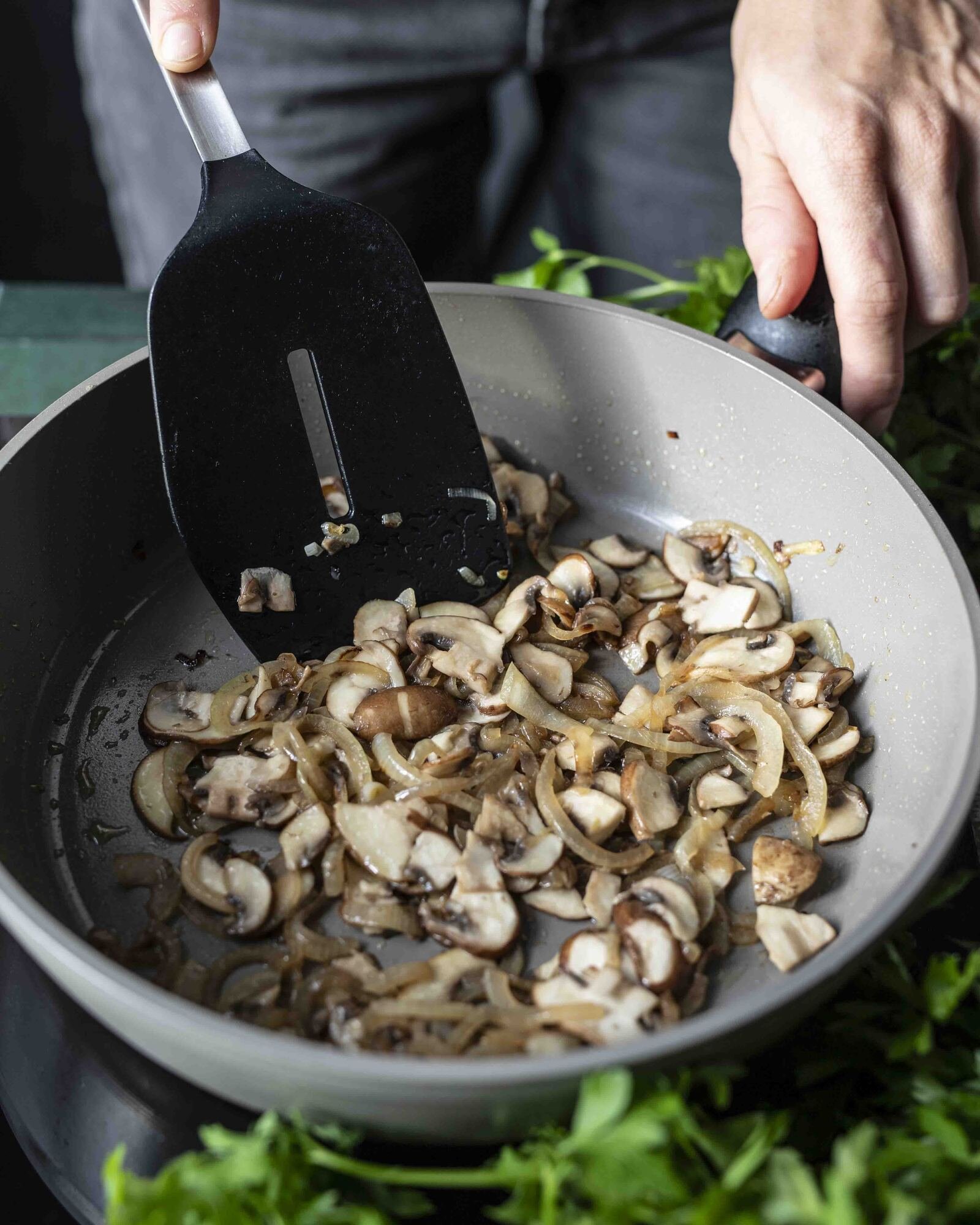 Parmesan Körbchen mit Feldsalat