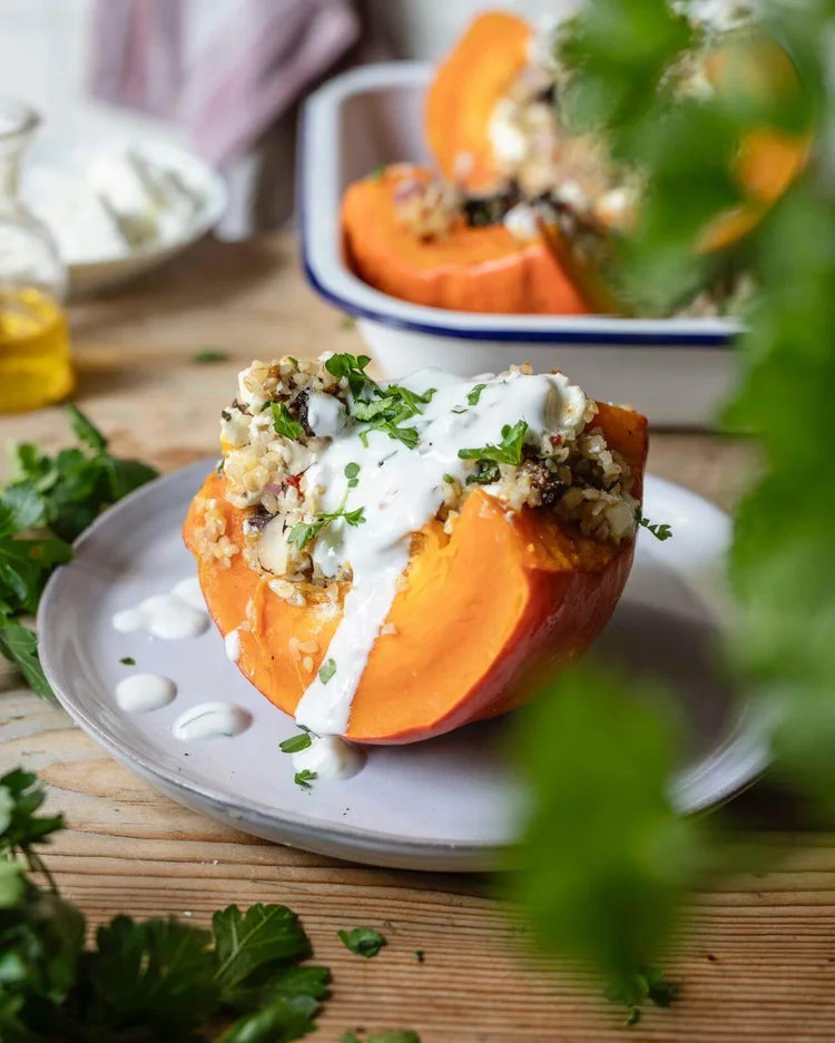 Gefüllter Hokkaido Kürbis mit Bulgur und Feta - Klara &amp; Ida