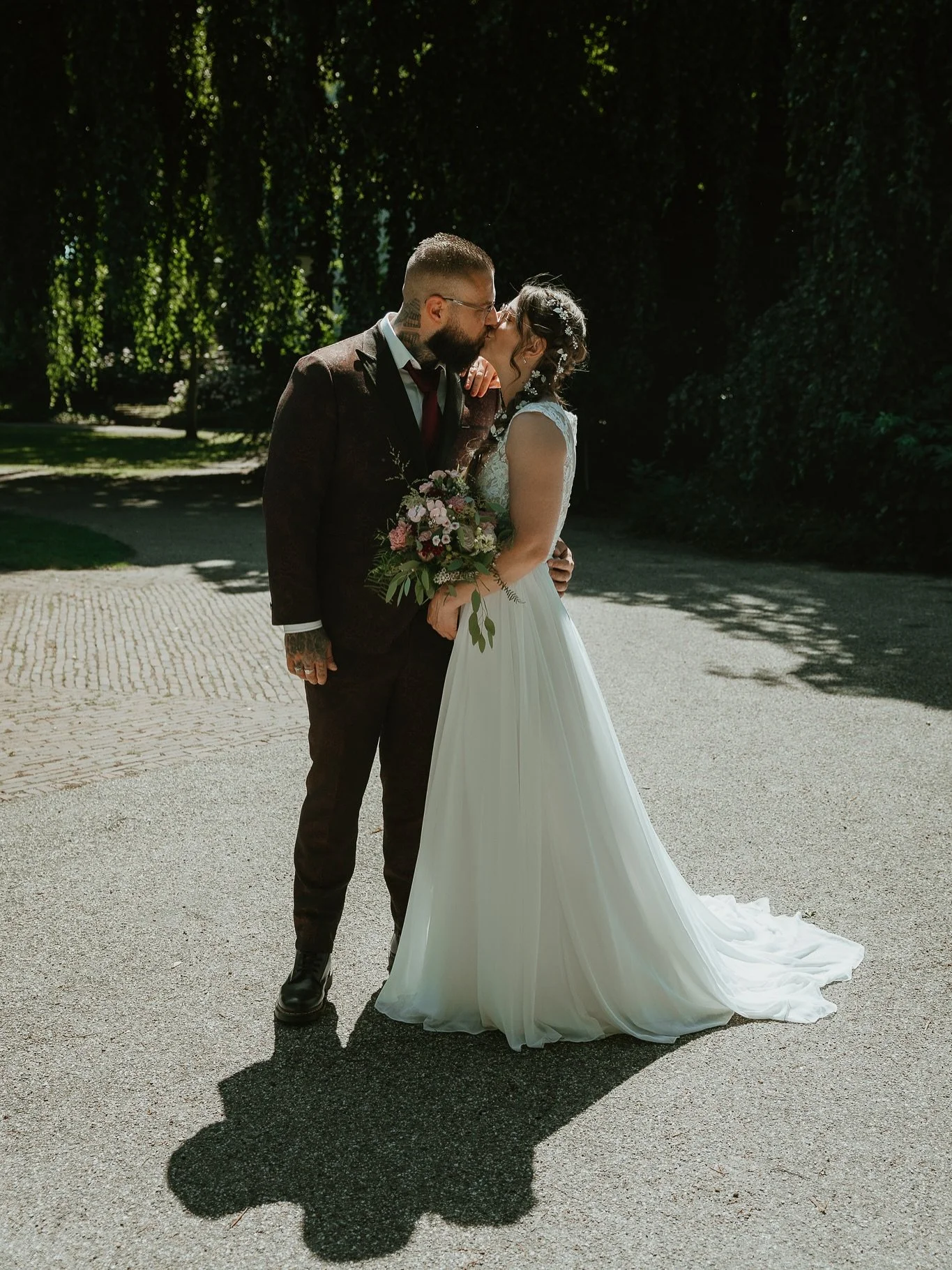 In my wedding photography era ✨

Deze zomer meerdere bruiloften mogen vastleggen en I LOVE IT 🫶🏻

De bruiloft van K &amp; D blijft wel een van de meest bijzondere. 

Zij hebben een tijd geleden als aller eerste bruidspaar ja tegen mij gezegd. 

Ze 