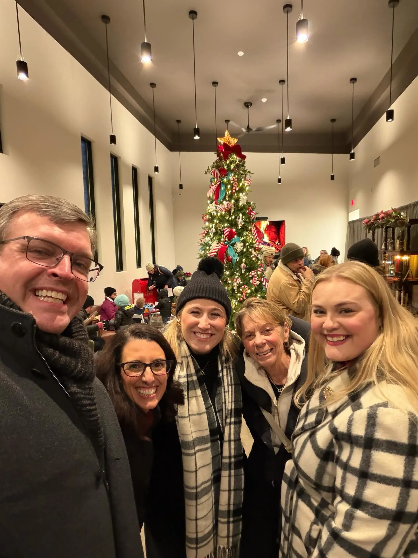 This Week at The Lex!

🎄We had a fabulous time with our friends at @gatton_park at their Winter Village Tree Lighting Ceremony! Special thanks to our wonderful LexFam Audrey Belle Adams, who kicked off the ceremony.

⭐Yesterday was our final meeting