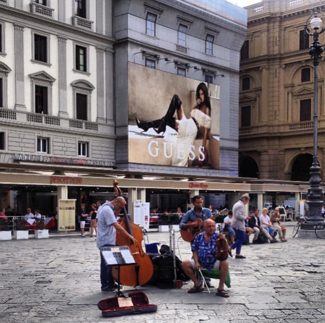 ITALIAN PIAZZA. JAZZ VIBES.