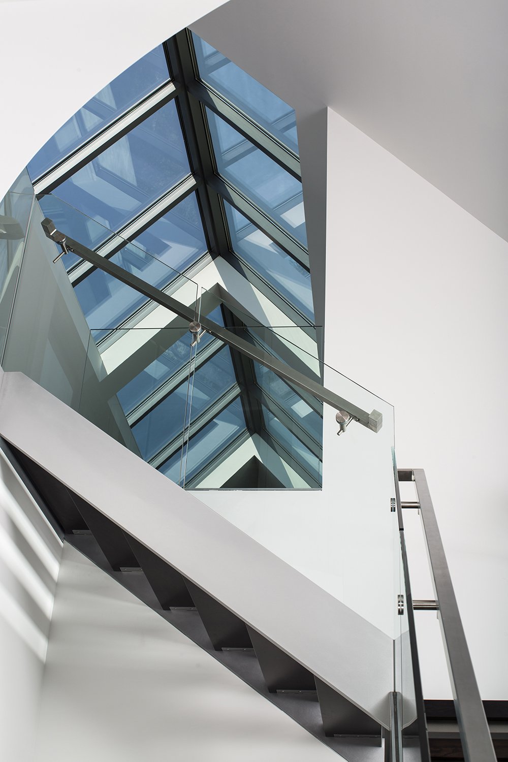 Application-Stairwell-Structural_Skylights-Interesting Upward Angle-3020-0614.jpg
