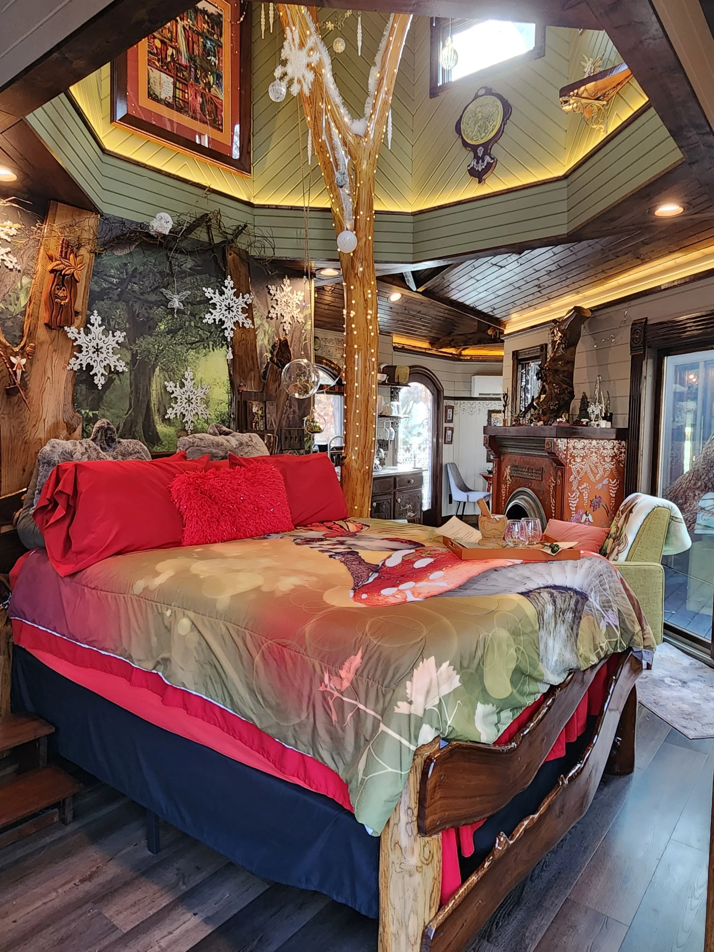 Treehouse Bedroom Theme