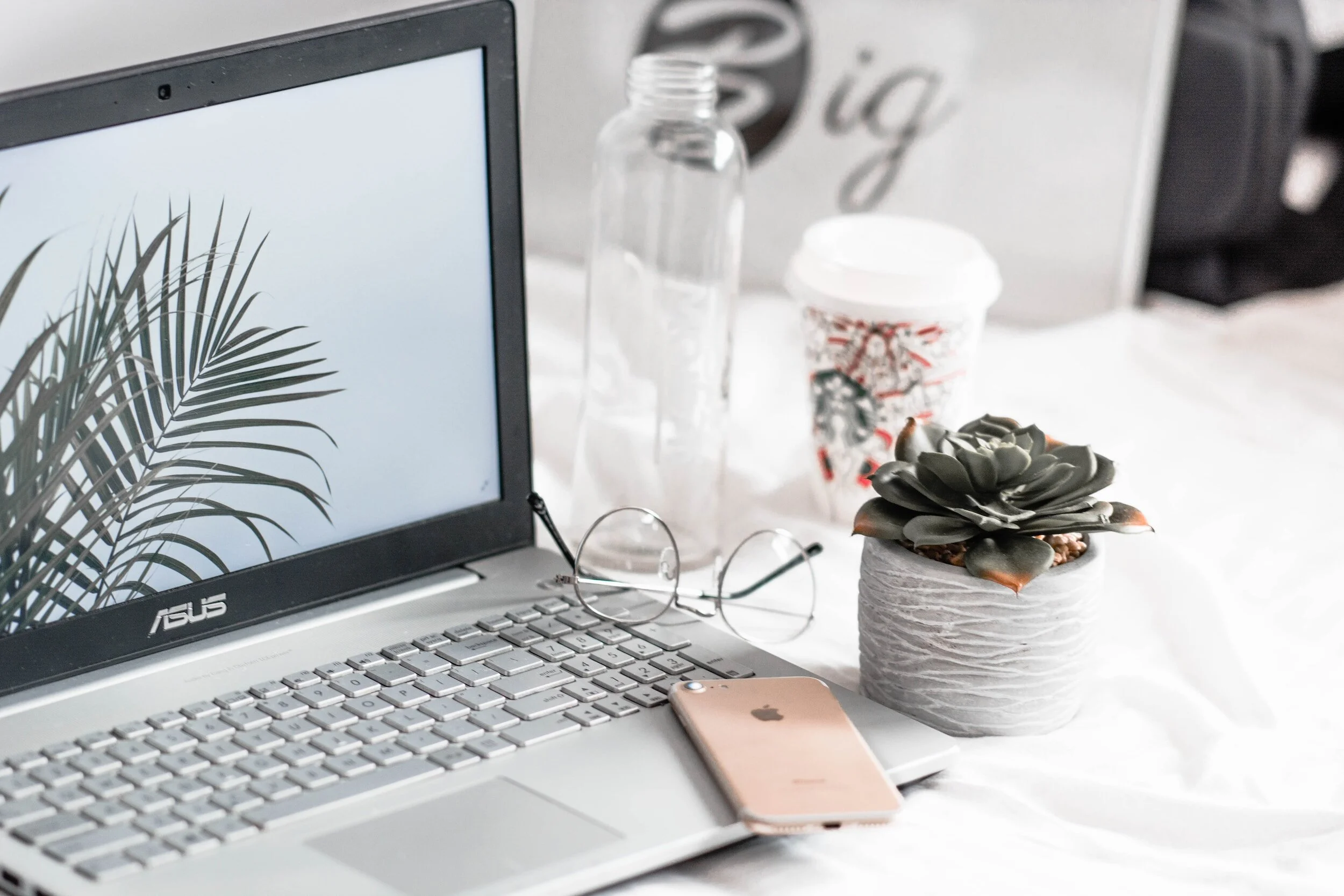 Digital Marketing for Authors: A Beginner’s Guide to Building Your Online Presence