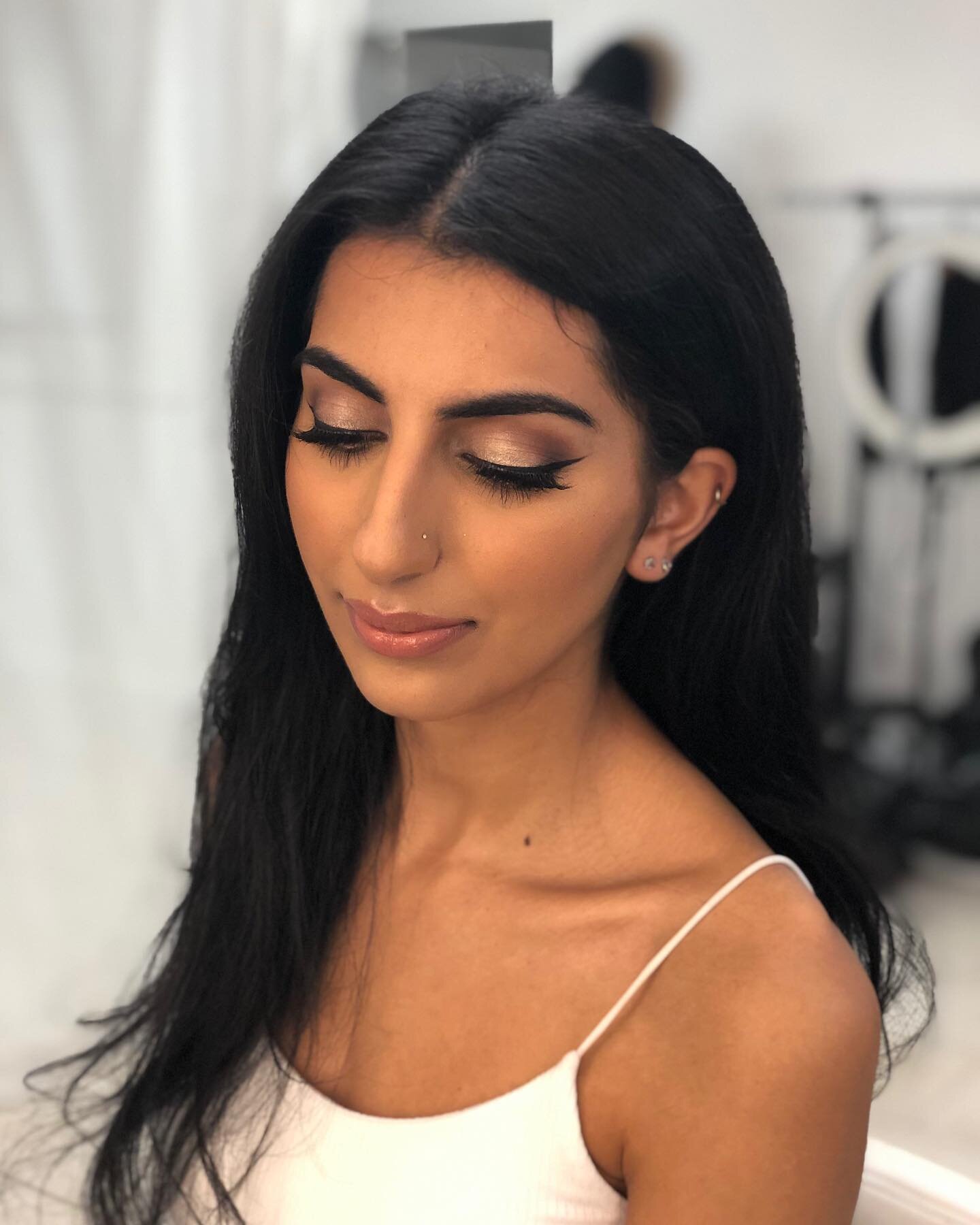 ✨Soft glam (makeup only) ✨ We are accepting bookings for 2023. Email to book today 📧 hello@eastbeautybar.com. Link in bio!