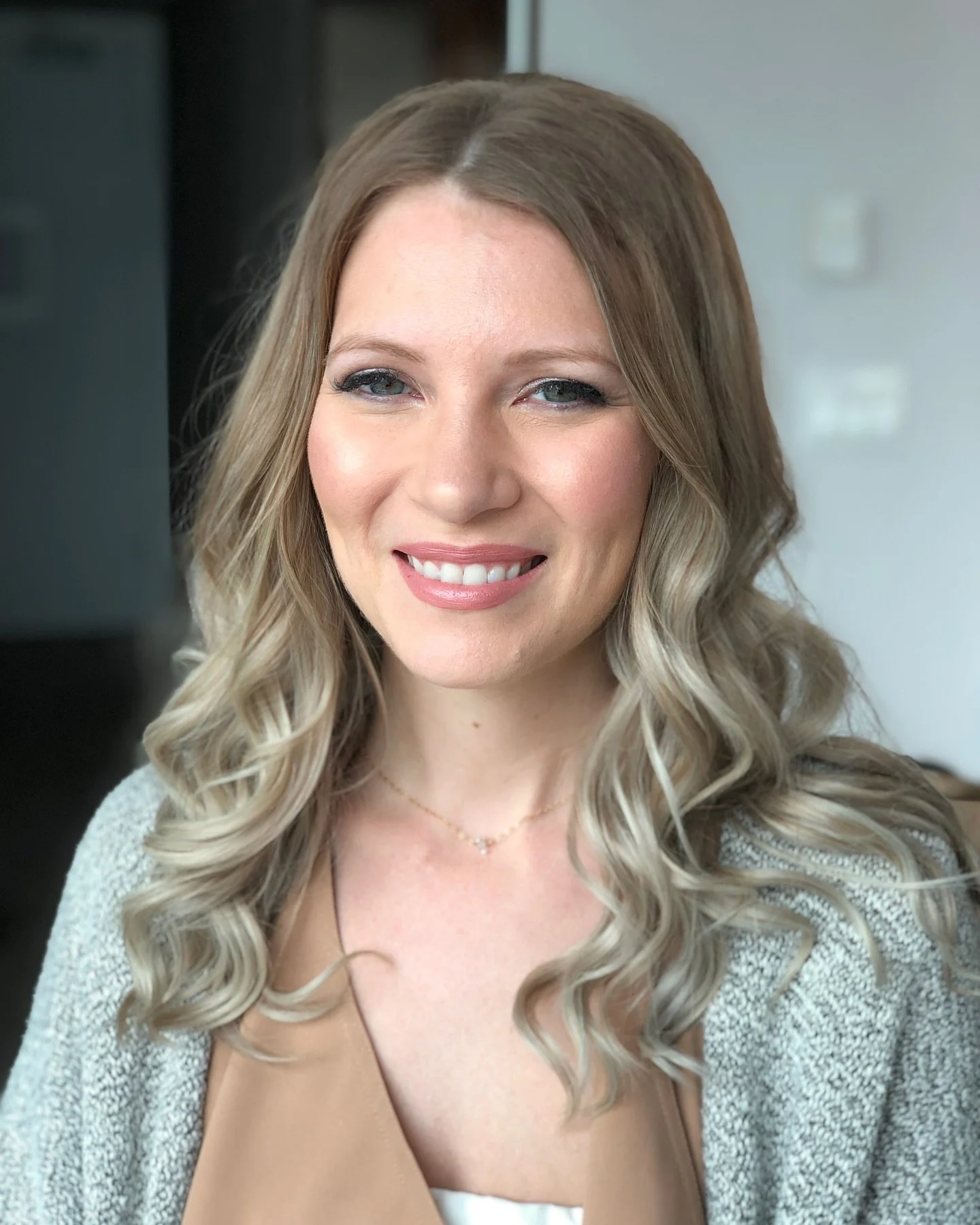 Bride to be 👰🏼&zwj;♀️🤍 (makeup only)

Looking for a makeup artist for your next event? I&rsquo;m your girl 🙋🏽&zwj;♀️💞

I have some availability left for the holidays 🎄and my 2025 calendar is open for non-bridal and bridal bookings ✨💄

To book