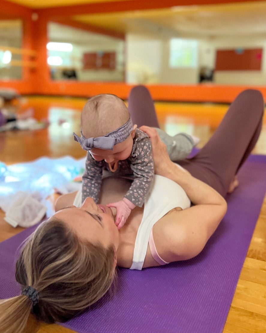 We&rsquo;re backkkkkkk!! 

I&rsquo;m thrilled to be back for another 6-week Mom &amp; Baby Pilates series at @recwellesley ! 

New series starts Tuesdays at 12:30pm on 9/12. Pregnant mamas welcome and you do not have to live in Wellesley to join. 

I